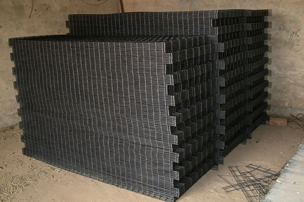 Warehouse Stock of Black Powder-Coated 3D Curved Welded Mesh Panels